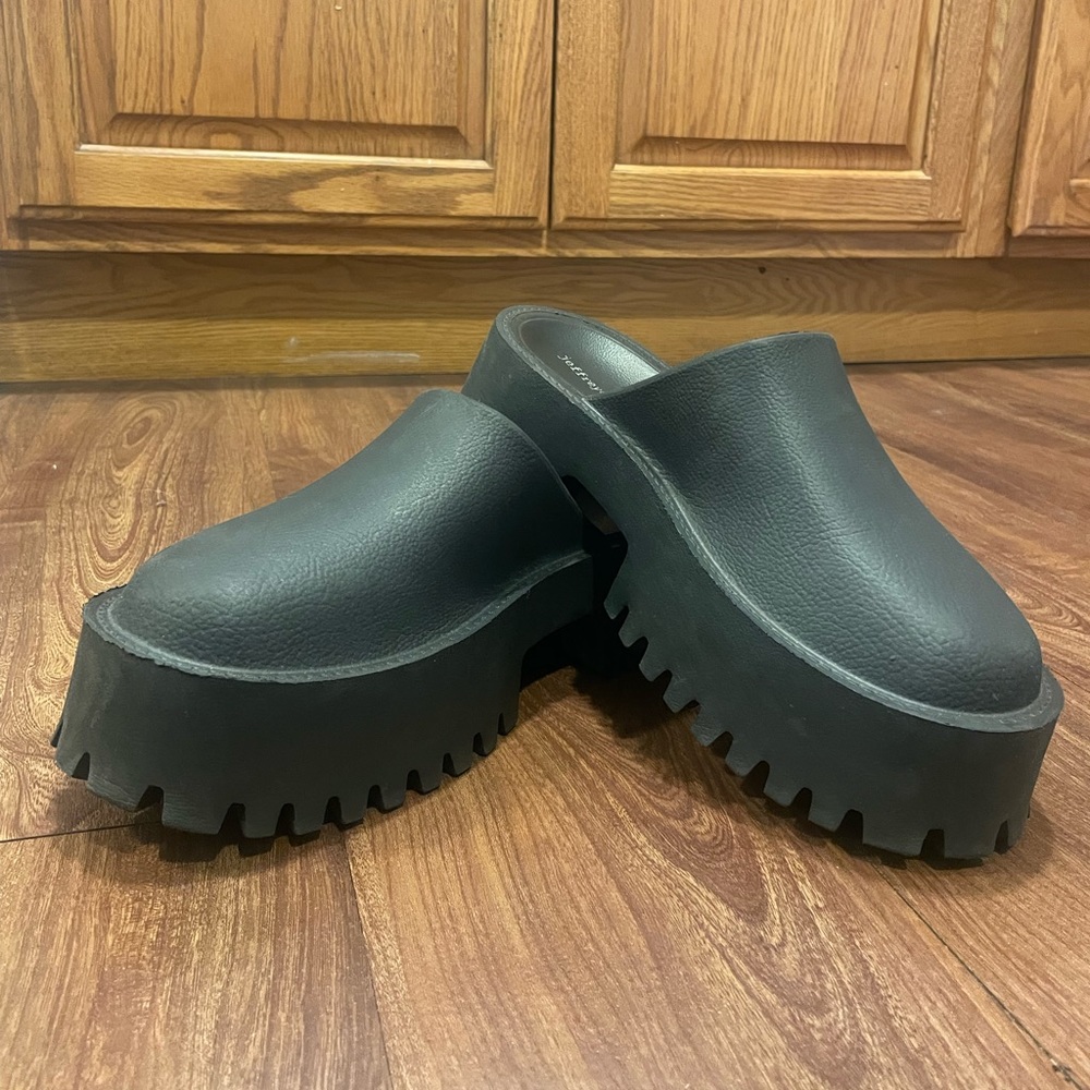 Jeffrey Campbell Platform Black Clogs/Mules